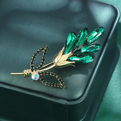 Vintage 14K Gold Plated Copper Rose Brooch High Grade Green Glass Crystal Inlaid Rhinestone Floral Pins For Women Accessory