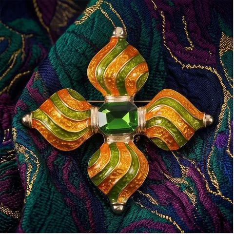 Broche Croix en Alliage Peint Vintage avec Incrustation de Verre Vert Émail Épingle Bijoux de Luxe Rétro pour Femmes Hommes Manteau Chapeau Sac Accessoire de Décoration
