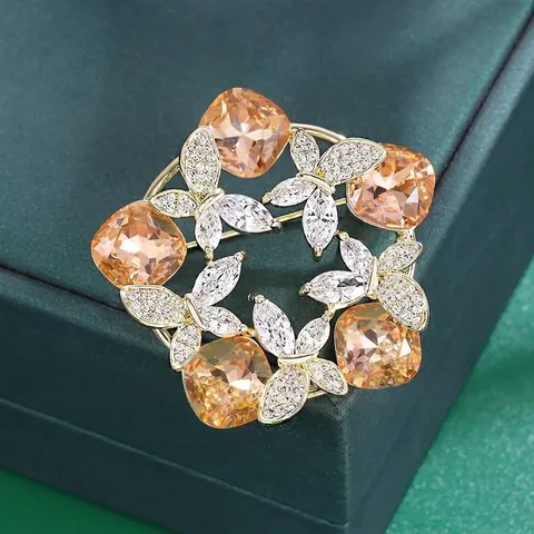 Luxuriöse Kupfer Schmetterlingskranz Brosche Mikroeingelegte Zirkonia Galvanisiert 14K Gold K9 Glas Anstecknadel Damen Bekleidungszubehör
