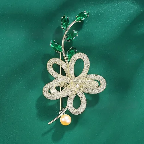 Luxe 14K Vergulde Koperen Bloem Brosche Met Groene K9 Kristal En Zoetwaterparel Hoogwaardige Dames Corsage Sieraden