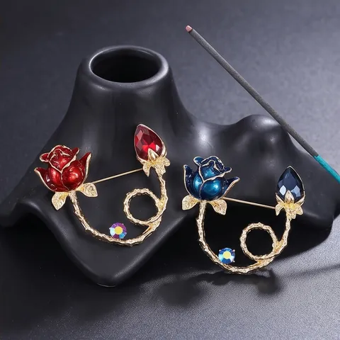 Vintage Alloy Rose Flower Brooch Rhinestone Enamel Blue Red Floral Pins Exquisite Wedding Party Clothing Jewelry For Women