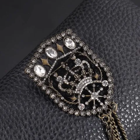 Broche de Cadena Larga Retro Hip-Hop de Aleación con Diamantes de Imitación Corona Estrella Pin para Hombres Traje Abrigo Accesorios