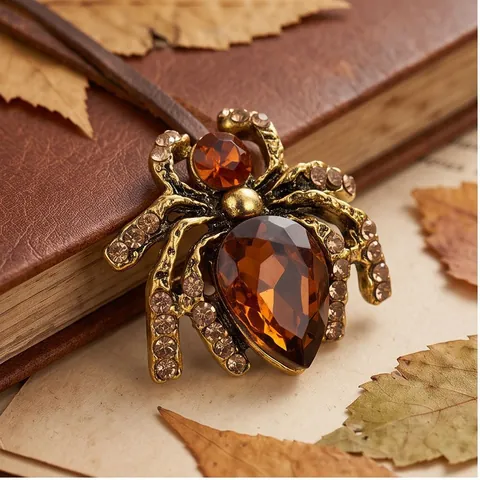Broche Araignée en Alliage Vintage Strass Ambre Cristal Insecte Épingle Bijoux de Mode Personnalisés Accessoire pour Costume Pull Femmes Hommes