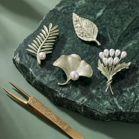 Green Plant Leaf Brooch With Artificial Pearl Enamel Alloy Brooch Pin For Women Vintage Nature Inspired Fashion Jewelry Accessories