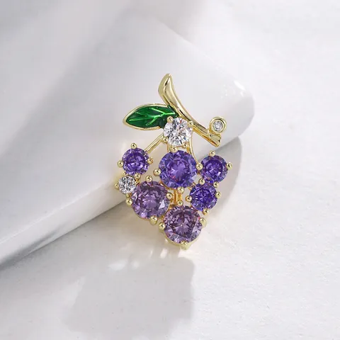 Fresh Grape Crystal Brooch For Women Copper Inlaid Zirconia Pin Anti-exposure Lapel Pin Fruit Shape Fashion Jewelry Gift