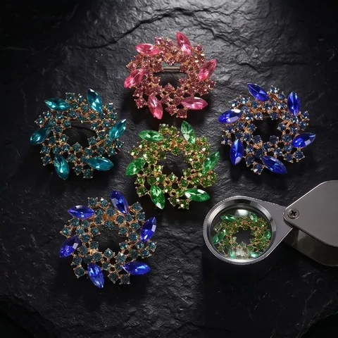 Korean Style Alloy Acrylic Rhinestone Brooch For Women Elegant Flower Wreath Pin Accessories Colorful Crystal Clothing Decoration Jewelry