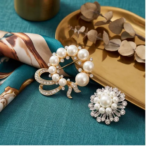 Elegant Alloy Artificial Pearl Rhinestone Brooch Pin For Women Suit Shirt Floral Leaf Snowflake Grape Design Fashion Jewelry