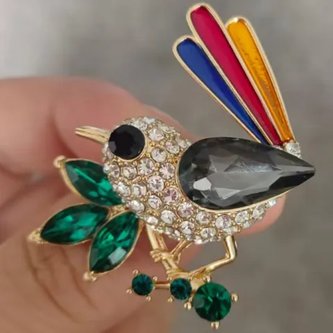 Fashion Animal Brooch For Women High Grade Luxury Alloy Rhinestone Bird Butterfly Elephant Deer Wreath Brooches Pin Jewelry Accessory Gift