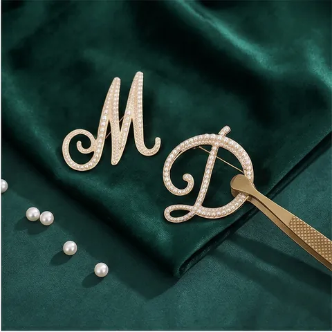 Vintage Alloy Artificial Pearl Alphabet Brooch For Women Men Gold Retro English Letter Pins For Clothing Anti-exposure Brooches Jewelry Gifts