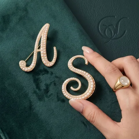 Vintage Alloy Artificial Pearl Alphabet Brooch For Women Men Gold Retro English Letter Pins For Clothing Anti-exposure Brooches Jewelry Gifts