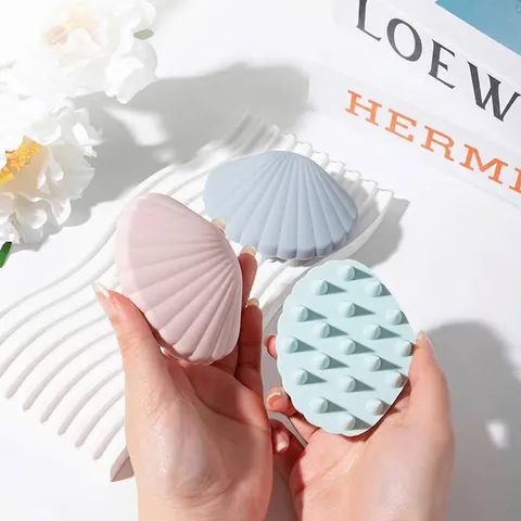 Shell Shaped Silicone Scalp Massage Brush Soft Hair Washing Comb Manual Head Scrubber For Deep Cleaning Dandruff Removal Men Women Bathroom Accessory