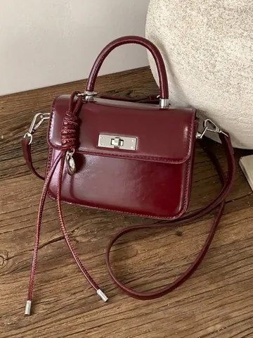 Women Small Square Bag PU Leather Shoulder Crossbody Bag Glossy Retro Handbag With Lock Closure Fashion Messenger Bag For Daily