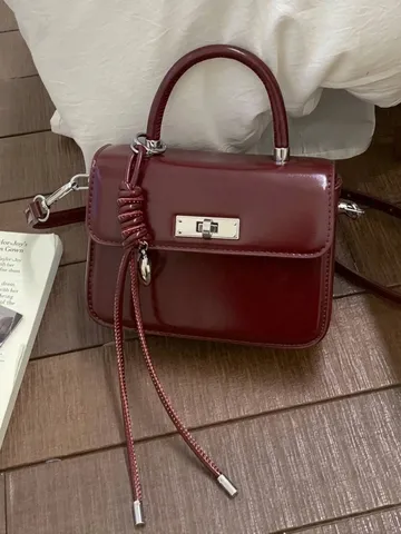 Women Small Square Bag PU Leather Shoulder Crossbody Bag Glossy Retro Handbag With Lock Closure Fashion Messenger Bag For Daily