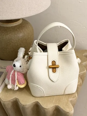 Elegante Borsa a Mano da Donna in Pelle PU Moda Motivo Litchi Borsa a Secchiello Con Ciondolo a Coniglio Borsa Quotidiana
