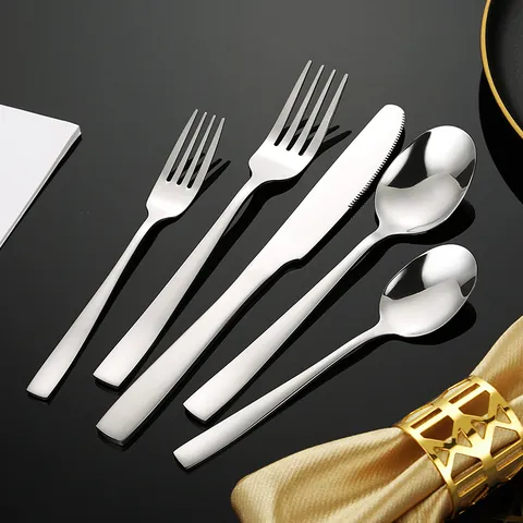 Posate in Acciaio Inossidabile Ispessito Moderno Manico Quadrato Lucidato a Specchio Coltello Forchetta Cucchiaio da Cena per Hotel Casa Ristorante