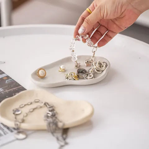 Plateau à Bijoux Minimaliste en Céramique Forme de Coeur Noix de Cajou Éventail Porte-Encens pour Bagues Bracelets Décoration Maison