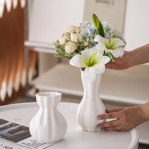 Vaso in Ceramica Bianco Stile Wabi-Sabi Minimalismo Moderno Texture Plissettata Vaso da Tavolo Per Arredamento Casa Ufficio Soggiorno
