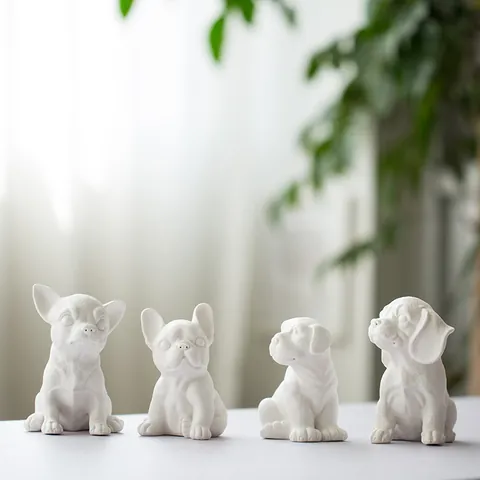 Figura de Perro de Cerámica Blanca Moderna Escultura de Cachorro de Porcelana Mate Decorativa para Hogar y Oficina