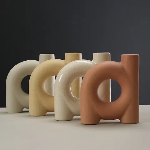 Vase d'Art en Céramique Minimaliste Moderne Vase à Fleurs Forme de Lettre Géométrique Vase Décoratif Mat pour Salon Bureau Décoration de Bureau