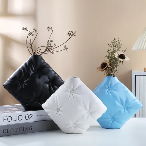 Vase Créatif en Céramique Forme d'Oreiller Design Capitonnée Moderne Minimaliste Art Vase à Fleurs Décoration de Bureau