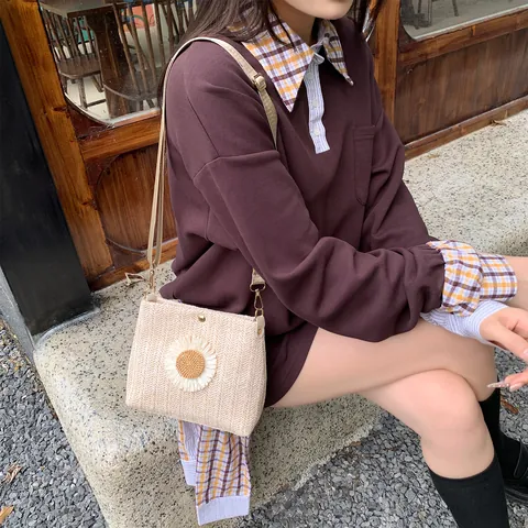 Women Woven Crossbody Bag Mini Vertical PU Leather Square Purse With Cat Artificial Pearl Pendant Daisy Shoulder Bag