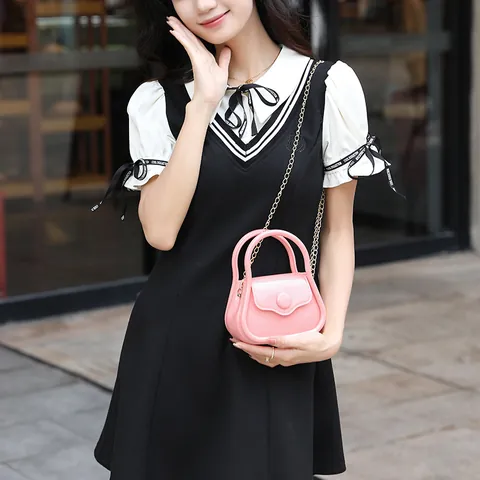 Petit Sac à Main en Silicone pour Femme Couleurs Acidulées Design Rabat Petit Sac Bandoulière Téléphone Avec Chaîne Dorée Mode