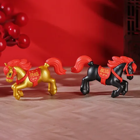Statuina Pony Portafortuna Segno Zodiacale Cinese Cavallo in Resina Decorazione da Tavolo Capodanno Micro Paesaggio Miniatura Animale Per Casa Ufficio Regalo Festivo