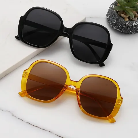 Lunettes de Soleil Carrées Rétro pour Femmes Mode Grande Monture Protection UV400 Personnalité Tendance Lunettes de Soleil pour Femmes Accessoires