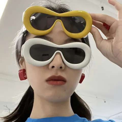 Avant-Garde One-Piece Fashion Sunglasses Thick Bubble Frame Candy Color Personality Shield Glasses For Party Stage Runway Women Men Trendy Eyewear