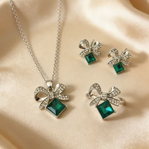 Collana con Pendente a Fiocco Verde Smeraldo Orecchini a Bottone Anello da Donna Vintage Lega di Ferro Strass Eleganti Gioielli
