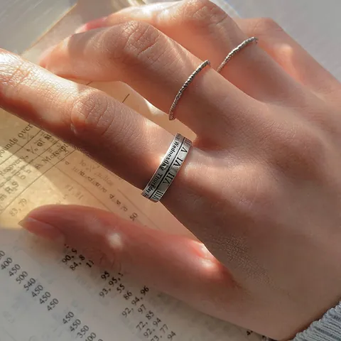 Retro Thais Verzilverde Romeinse Cijfers Weekdagen Open Ring Gehamerde Onregelmatige Textuur Geometrische Vingerring Voor Vrouwen Sieraden