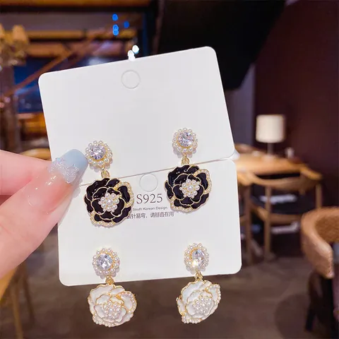 Eleganti Orecchini a Pendente Camelia per Donna in Lega Perla Artificiale Strass Intarsiato Perno in Argento Sterling 925