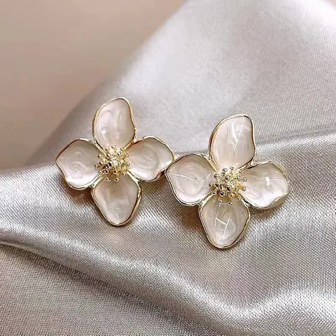 Eleganti Orecchini a Bottone con Fiore di Roselle Trifoglio 3D Perno in Acciaio Inossidabile Smalto Gioielli Orecchio Donna Vintage
