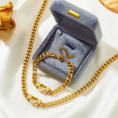 Parure de Bijoux Collier Bracelet Chaîne Cubaine en Acier Inoxydable Doré pour Femmes Pendentif Cœur Creux Élégant avec Boîte Cadeau