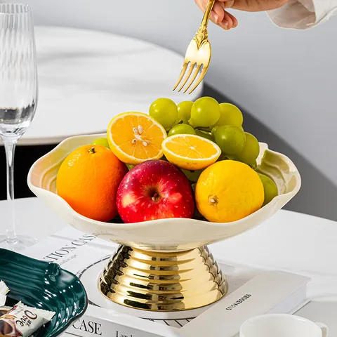 Modern European Light Luxury Ceramic High-Foot Fruit Plate Wave Edge Decorative Snack Plate For Living Room Coffee Table Home Tableware