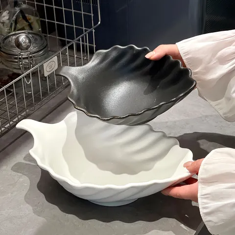 Creative Leaf Shaped Ceramic Salad Bowl Matte Black White Dessert Fruit Bowl Microwave Safe Restaurant Serving Tableware