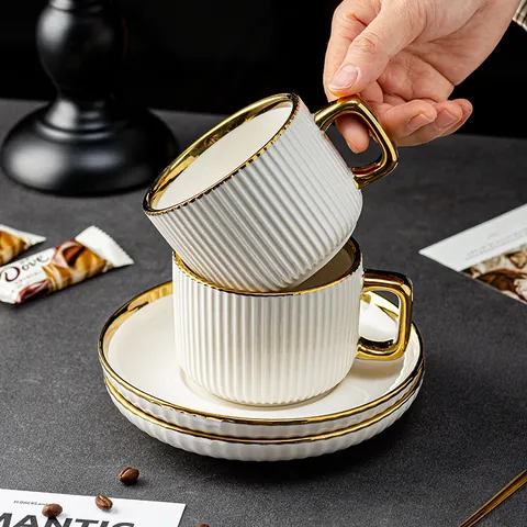 Luxus Goldrand Keramik Kaffeetasse Untertasse Vertikale Streifen Textur Nachmittagstee Tasse Damen Büro Zuhause Elegant Weiß