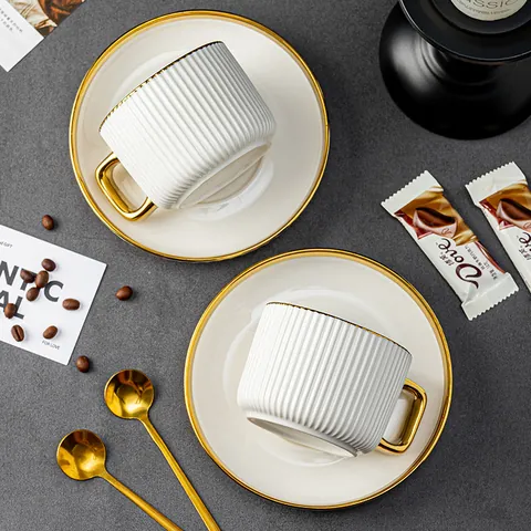 Luxus Goldrand Keramik Kaffeetasse Untertasse Vertikale Streifen Textur Nachmittagstee Tasse Damen Büro Zuhause Elegant Weiß