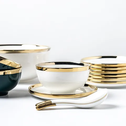 Assiette en Céramique Vert Émeraude de Haute Qualité Avec Bord Doré Style Nordique Rond Pour Maison Restaurant Vaisselle Décorative