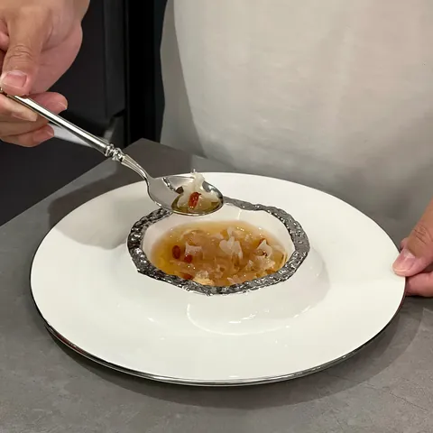 Assiette Volcan en Céramique Créative Bordure Argentée Minimaliste Plat de Service pour Dessert Sushi Vaisselle de Restaurant Haut de Gamme Assiette Décorative