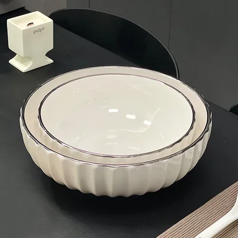 Bol à Soupe en Céramique Minimaliste Grande Capacité Blanc Bol à Nouilles en Porcelaine Cannelé Avec Bord Argenté