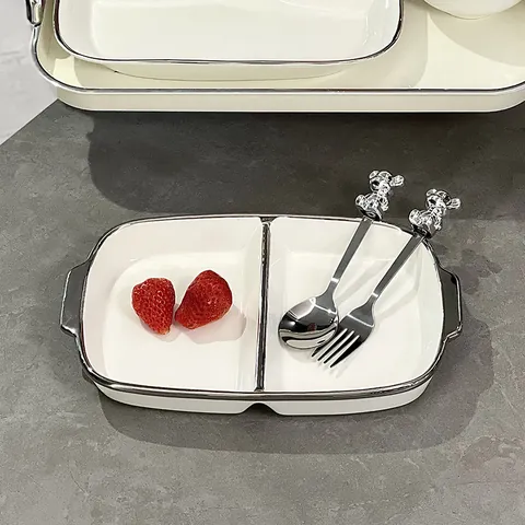 Assiette Divisée en Céramique Minimaliste Bord Argenté Porcelaine Double Compartiment Plat de Service Régime Repas Sain Fitness Ménage Cuisine