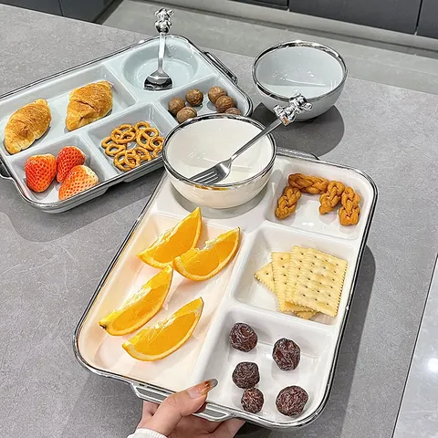 Assiette Divisée en Céramique pour Adultes Contrôle des Portions Vaisselle en Porcelaine avec Bord Argenté Bol Ours Couverts en Acier Inoxydable