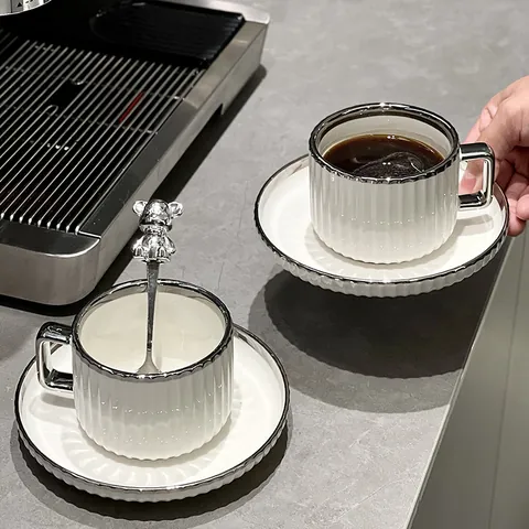 Modernes Keramik Kaffeetasse Untertasse Set Silberrand Nachmittagstee Becher Mit Löffel Elegantes Weißes Porzellan Streifen Geschirr