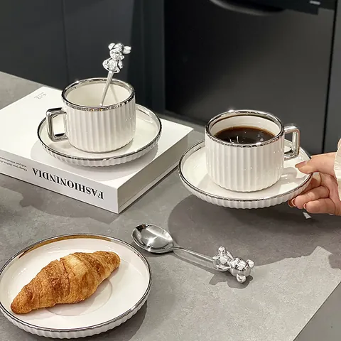 Modernes Keramik Kaffeetasse Untertasse Set Silberrand Nachmittagstee Becher Mit Löffel Elegantes Weißes Porzellan Streifen Geschirr