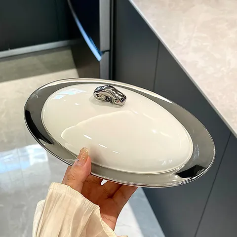 Service de Plats à Poisson en Céramique Blanche Moderne Avec Couvercle et Base Chauffante Bordure Argentée Vaisselle Porcelaine