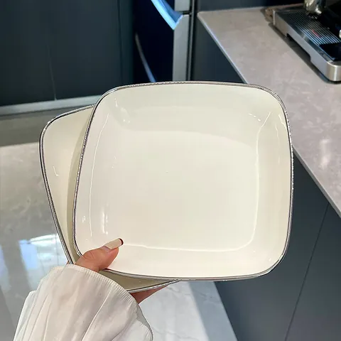Assiette de Service en Céramique Carrée de Style Nordique Bord Électroplaqué Argent Porcelaine à Rayures Verticales pour Maison Cuisine Vaisselle Moderne