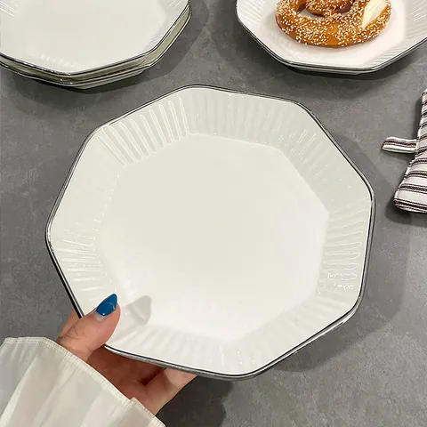 Assiette Creuse en Porcelaine Octogonale Bord Argenté Rayures Verticales Vaisselle Moderne Plat de Service à Pâtes et Salade Maison Cuisine