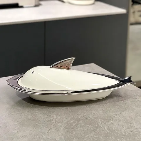 Plato de Cerámica con Forma de Pescado con Tapa de Aleta y Borde Plateado Plato Térmico Gran Capacidad Bandeja de Servicio con Base Calefactora