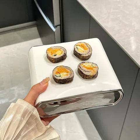 Assiette à Dessert Minimaliste en Céramique Forme d'Oreiller Porcelaine Blanche Plateau à Sushi Avec Bord Électroplaqué Argent